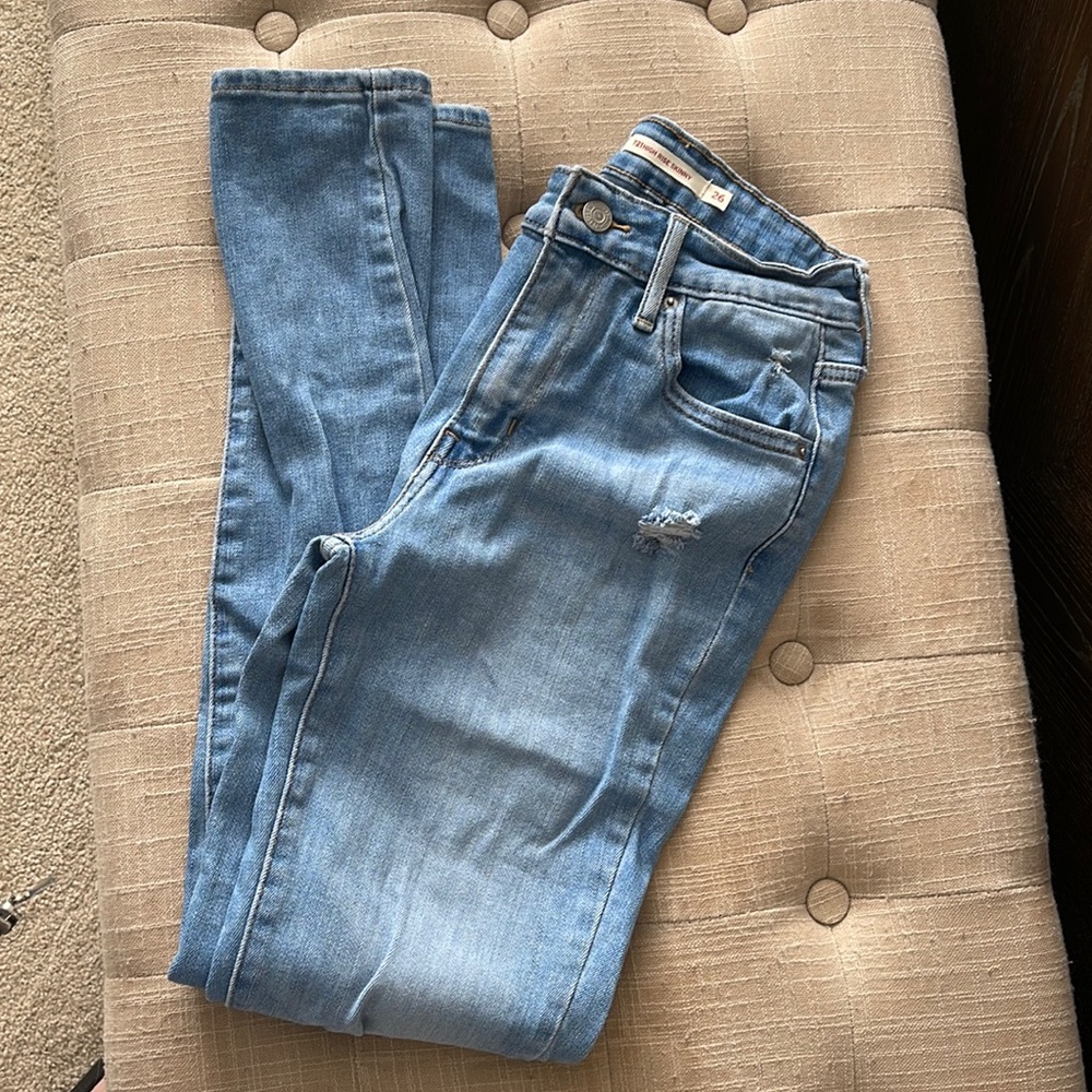 Levi’s 721. Skinny jeans.